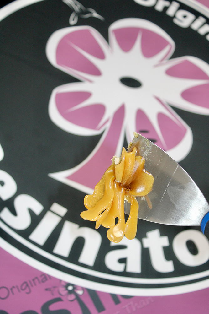 Flower rosin on a scraper tool